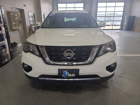 Used 2018 Nissan Pathfinder Platinum AWD/4WD image 3