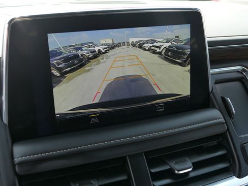 Used 2024 Chevrolet Suburban Premier RWD image 25