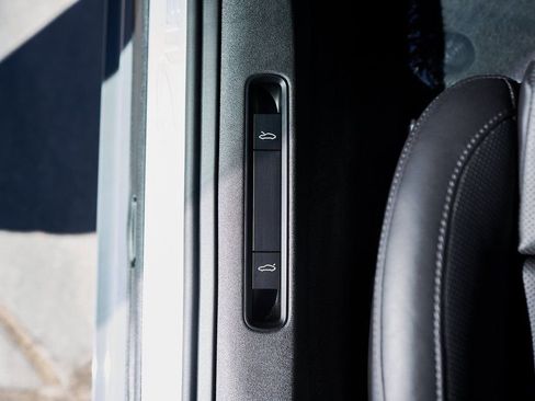 Used 2024 Porsche 911 Carrera 4S w/ Premium Package image 30