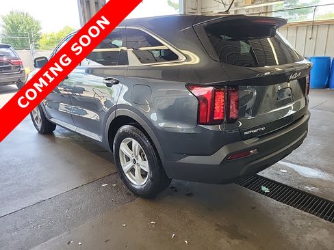 Used 2023 Kia Sorento LX FWD image 3