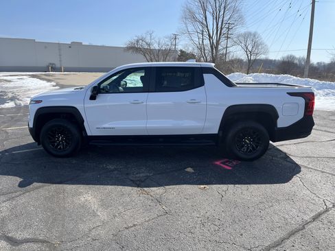 Used 2024 Chevrolet Silverado EV W/T image 3