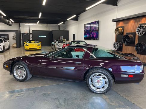 Used 1993 Chevrolet Corvette Coupe RWD image 9