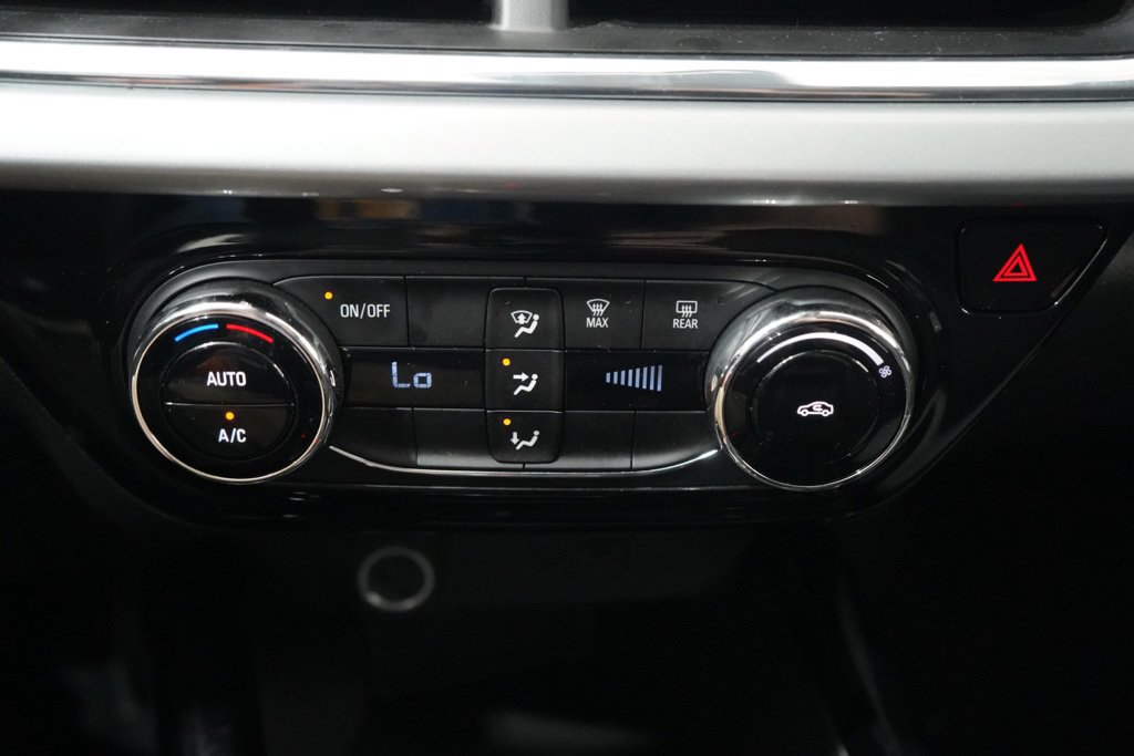 Used 2025 Chevrolet Trax LT FWD image 26