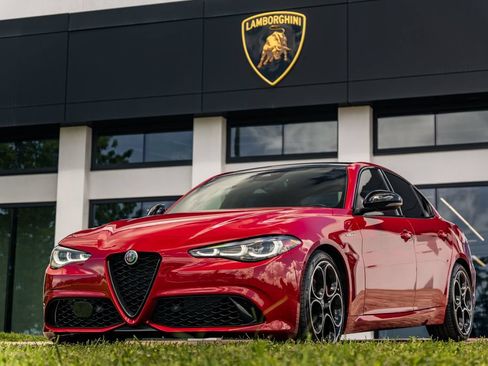 Used 2024 Alfa Romeo Giulia Veloce RWD image 1
