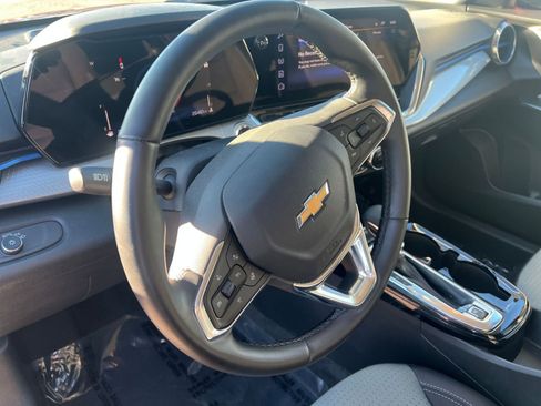Used 2025 Chevrolet Trax LT w/ LT Convenience Package image 28