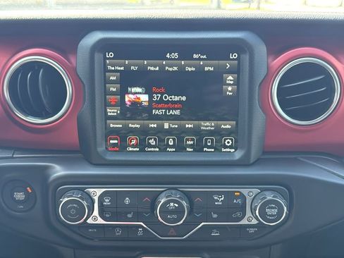 Used 2022 Jeep Gladiator Rubicon w/ LED Lighting Group AWD/4WD image 23