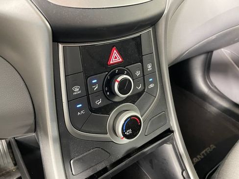Used 2016 Hyundai Elantra SE FWD image 8