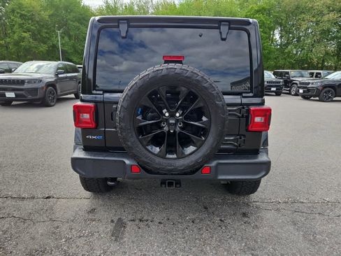 Used 2023 Jeep Wrangler Unlimited Sahara w/ Cold Weather Group AWD/4WD image 5