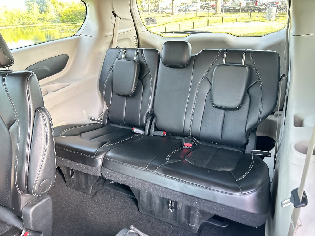 Used 2024 Chrysler Pacifica Touring-L FWD image 30