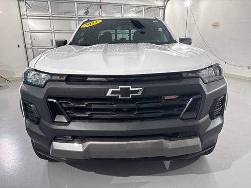 Used 2024 Chevrolet Colorado Trail Boss w/ Technology Package AWD/4WD image 2