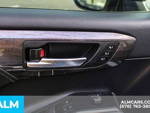 Used 2023 Toyota Highlander Limited image 41