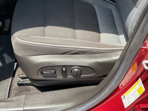 Used 2022 Chevrolet TrailBlazer LT w/ Confidence II Package FWD image 22