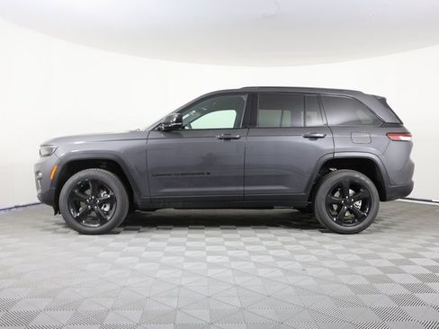 New 2025 Jeep Grand Cherokee Limited w/ Black Appearance Package image 6