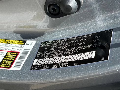 Used 2025 Toyota Highlander LE AWD/4WD image 14