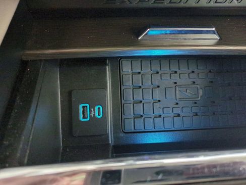 Used 2024 Ford Expedition Limited AWD/4WD image 29