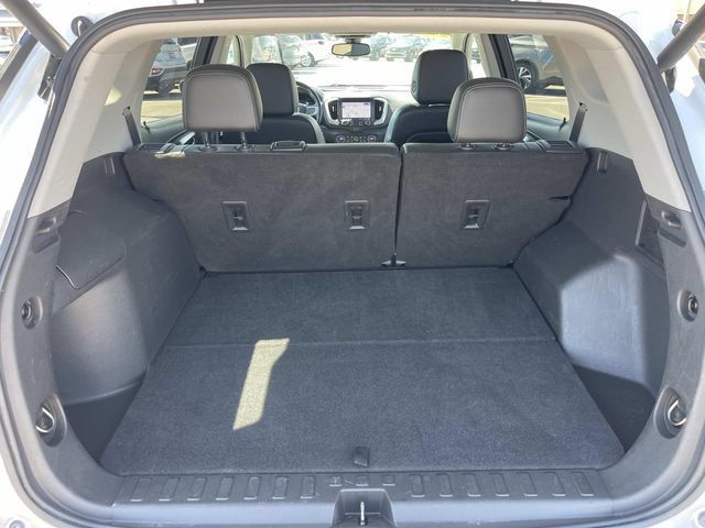 Used 2022 GMC Terrain SLT w/ Infotainment Package II FWD image 12
