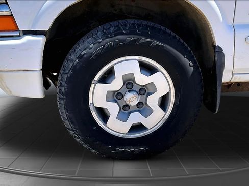 Used 2004 Chevrolet Blazer LS w/ Preferred Equipment Group AWD/4WD image 16