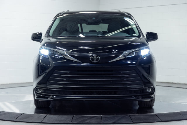 Used 2026 Toyota Sienna XLE FWD image 5