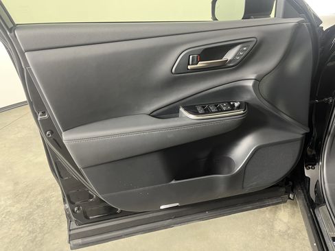 Used 2025 Toyota Crown Signia w/ Advanced Technology Package AWD/4WD image 18