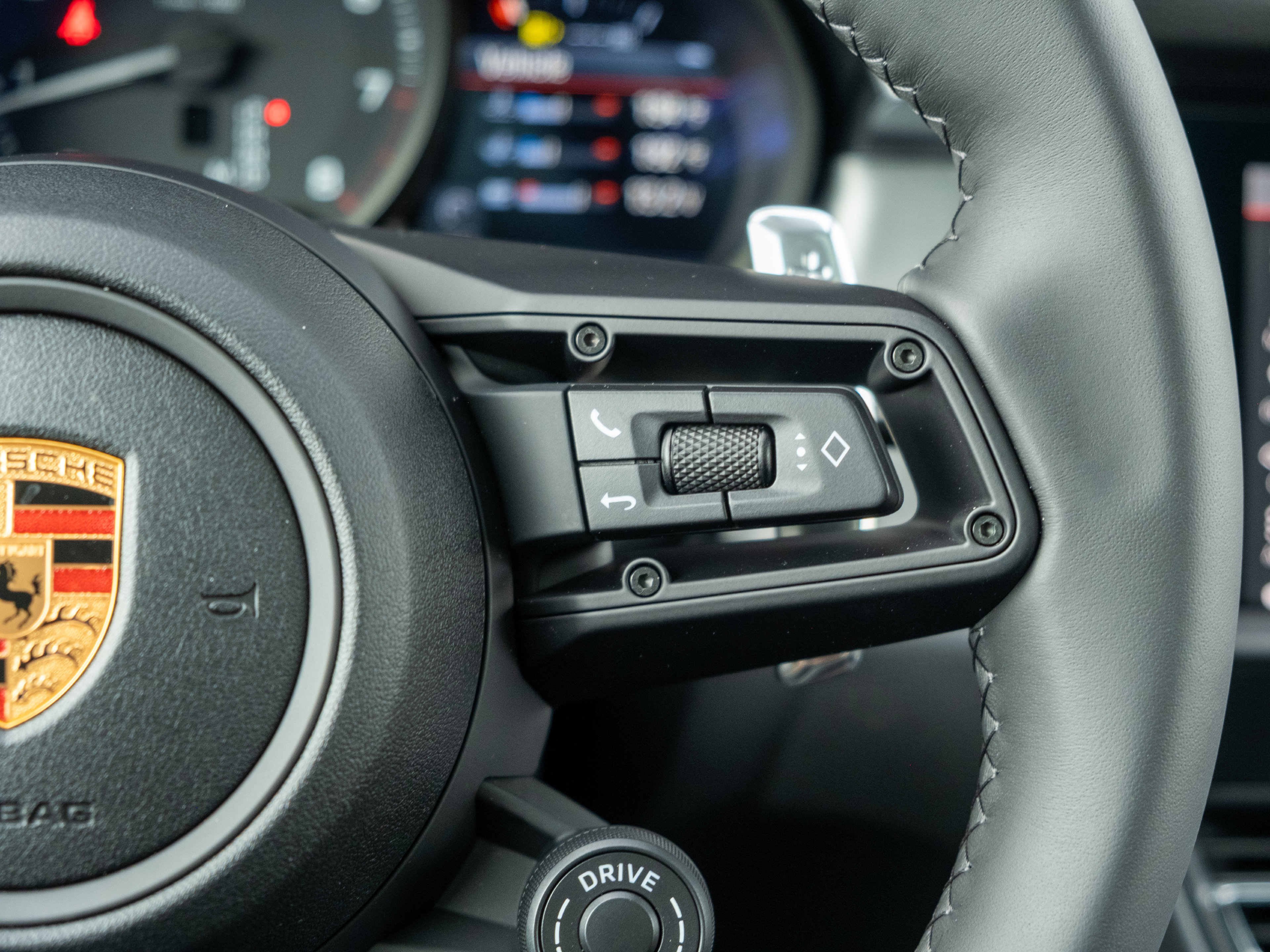 Certified 2026 Porsche Macan AWD/4WD image 28