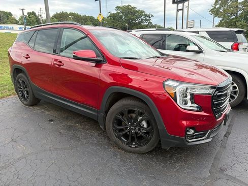 Certified 2022 GMC Terrain SLT w/ Infotainment Package II AWD/4WD image 1