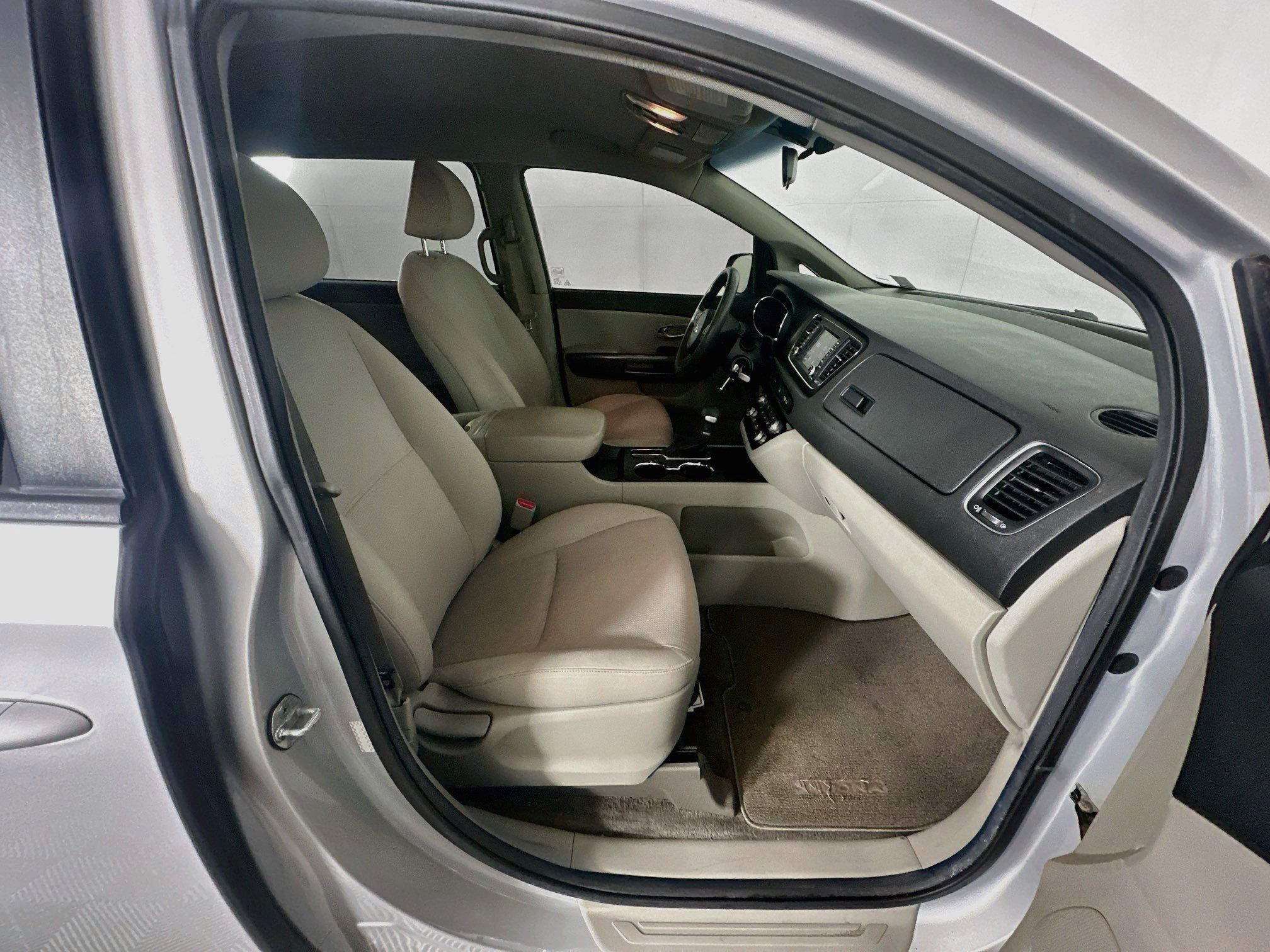 Used 2020 Kia Sedona LX FWD image 29
