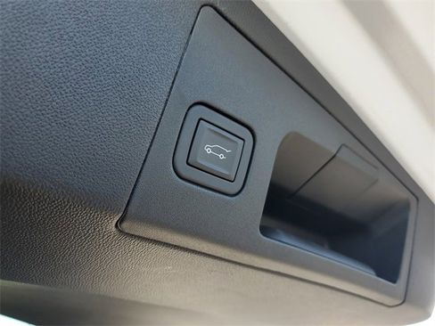 Used 2025 Cadillac XT5 Premium Luxury image 7