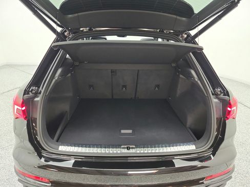 Used 2023 Audi Q3 2.0T Premium w/ Convenience Package AWD/4WD image 21