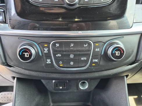 Used 2023 Chevrolet Traverse LT FWD image 28
