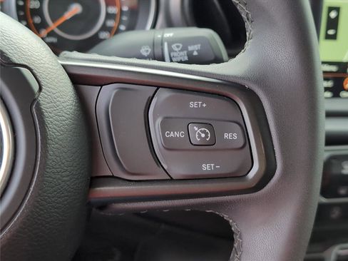 Used 2023 Jeep Gladiator Willys image 25