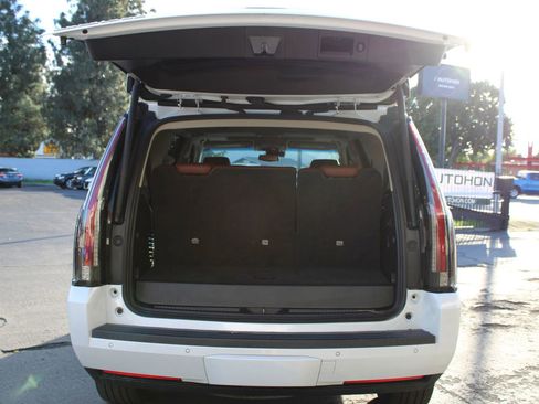 Used 2019 Cadillac Escalade Luxury image 11