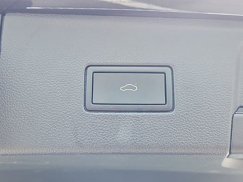 Certified 2022 Volkswagen Atlas SEL Premium image 19