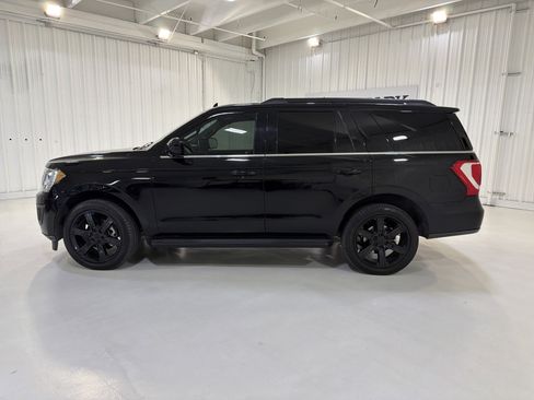 Used 2021 Ford Expedition XLT RWD image 2