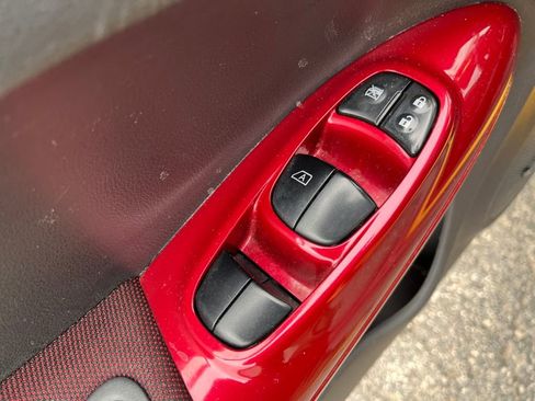 Used 2017 Nissan Juke SL image 11