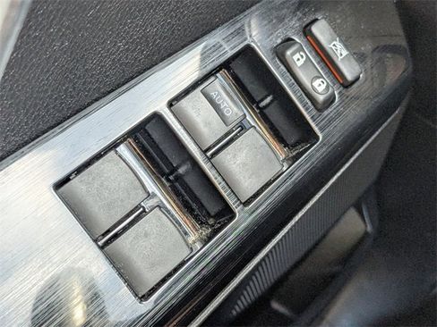 Used 2018 Toyota RAV4 Limited image 24