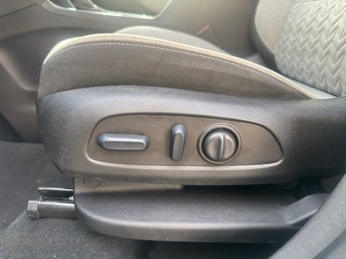 Used 2022 Chevrolet Equinox LS w/ LS Convenience Package AWD/4WD image 11