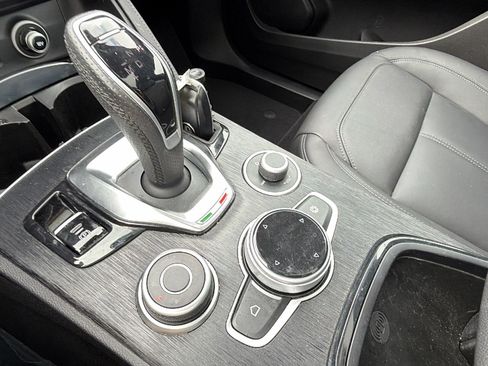 Used 2024 Alfa Romeo Stelvio Sprint AWD/4WD image 32
