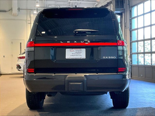 Used 2025 Lexus GX 550 w/ Accessory Package (2T) AWD/4WD image 6