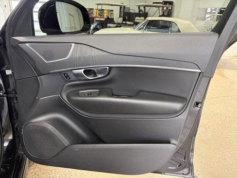 Used 2020 Volvo XC90 T5 Momentum image 33