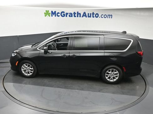 Used 2025 Chrysler Pacifica Select FWD image 24