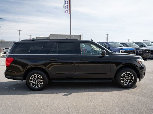 Used 2024 Ford Expedition Max XLT image 11