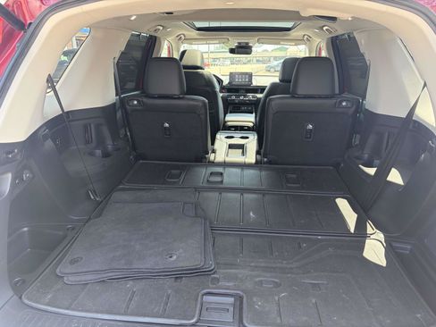 Used 2024 Honda Pilot Touring image 9