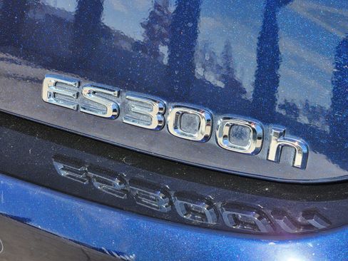 Used 2025 Lexus ES 300h w/ Premium Package image 14