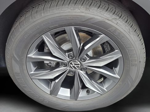 Used 2024 Volkswagen Tiguan SE FWD image 33