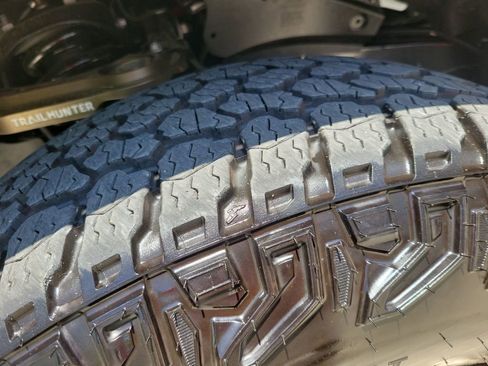 Used 2025 Toyota Tacoma Trailhunter AWD/4WD image 44