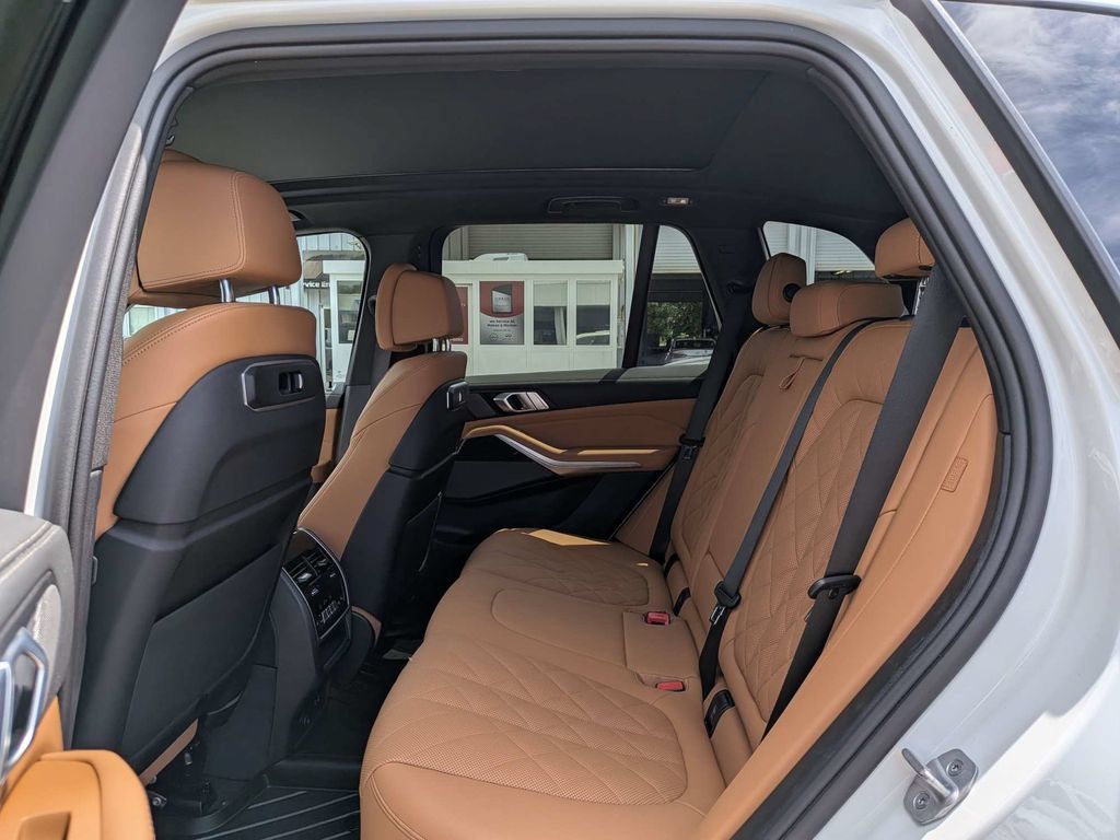 Used 2024 BMW X5 xDrive40i w/ Premium Package AWD/4WD image 15