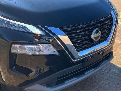 Used 2023 Nissan Rogue SV image 13