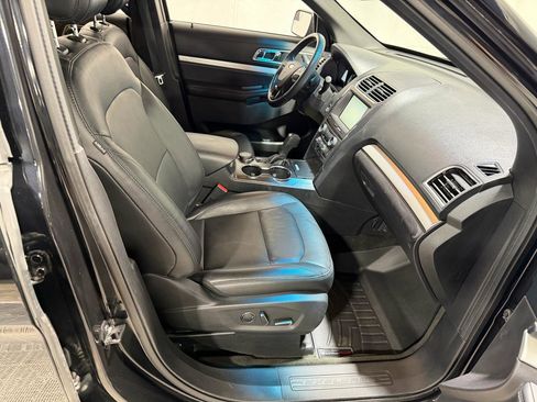Used 2016 Ford Explorer XLT w/ Equipment Group 202A image 24