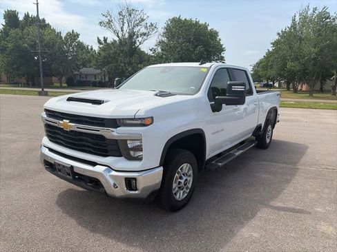 Used 2025 Chevrolet Silverado 2500 LT w/ Safety Package AWD/4WD image 2