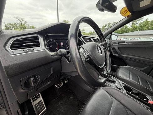 Used 2018 Volkswagen Tiguan SEL Premium w/ R-Line Package AWD/4WD image 11